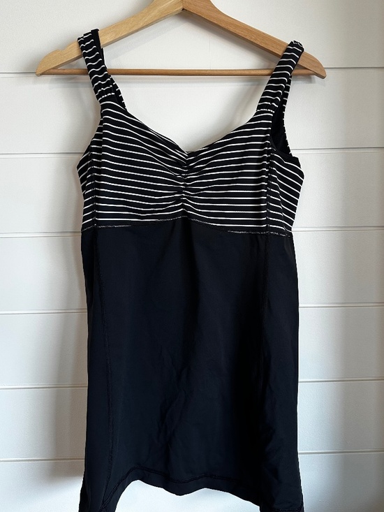 lululemon athletica Tops - lululemon Scoop Neck Tank Luon Size 10 Parallel Stripe Black White Built-In Bra